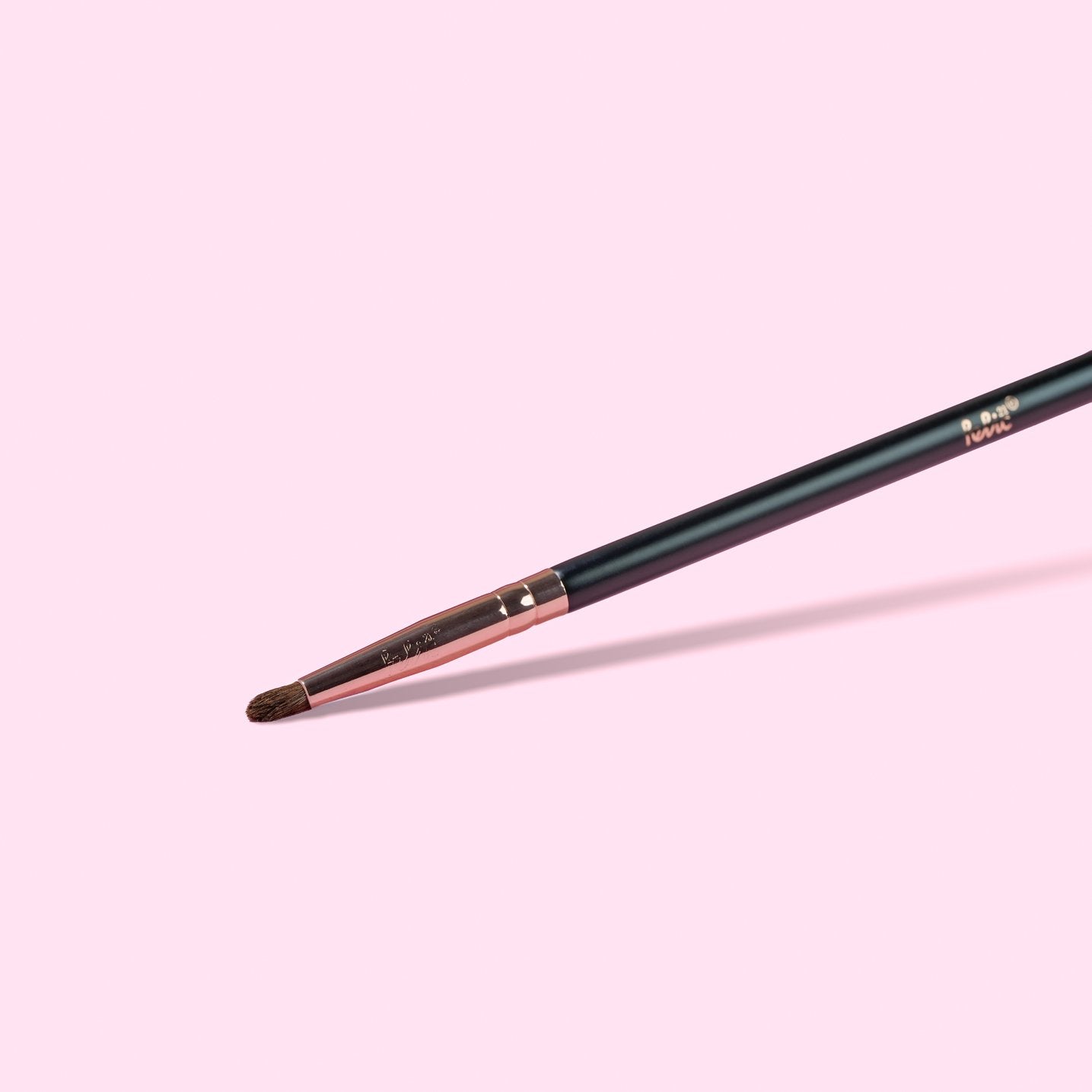 E01 Classic Smudge Brush