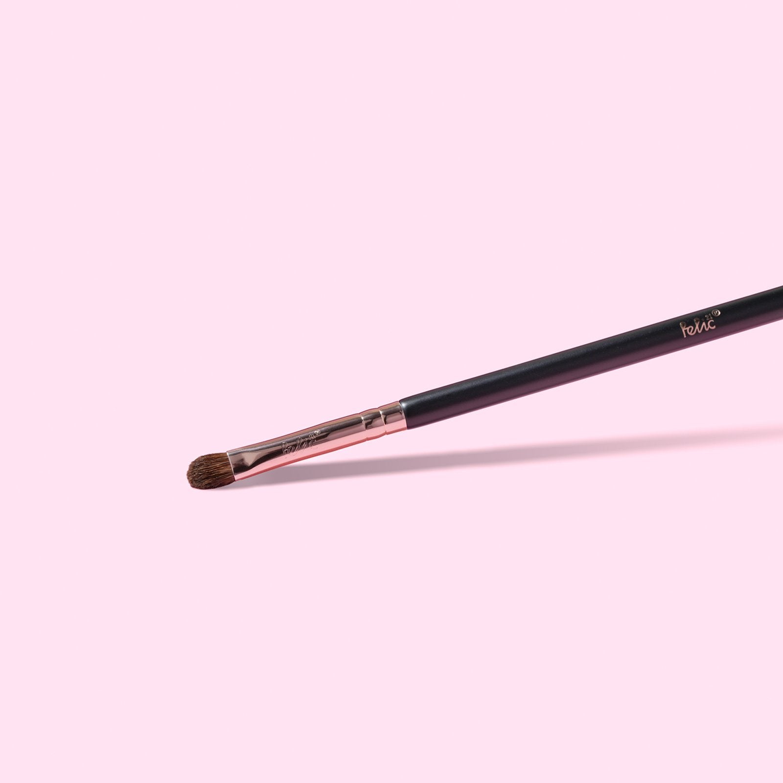 E02 Small Glitter Brush