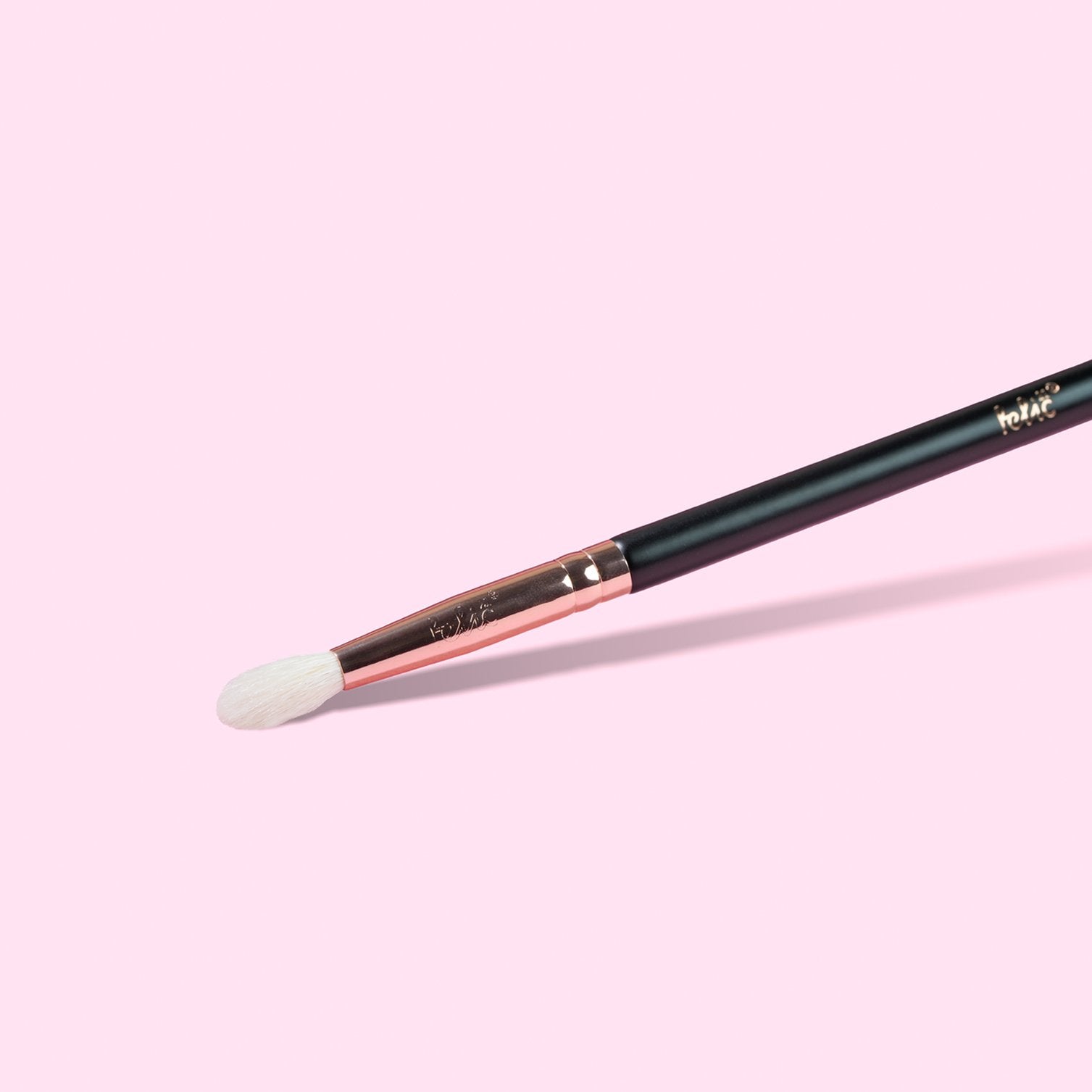 E04 Medium Shadow Brush