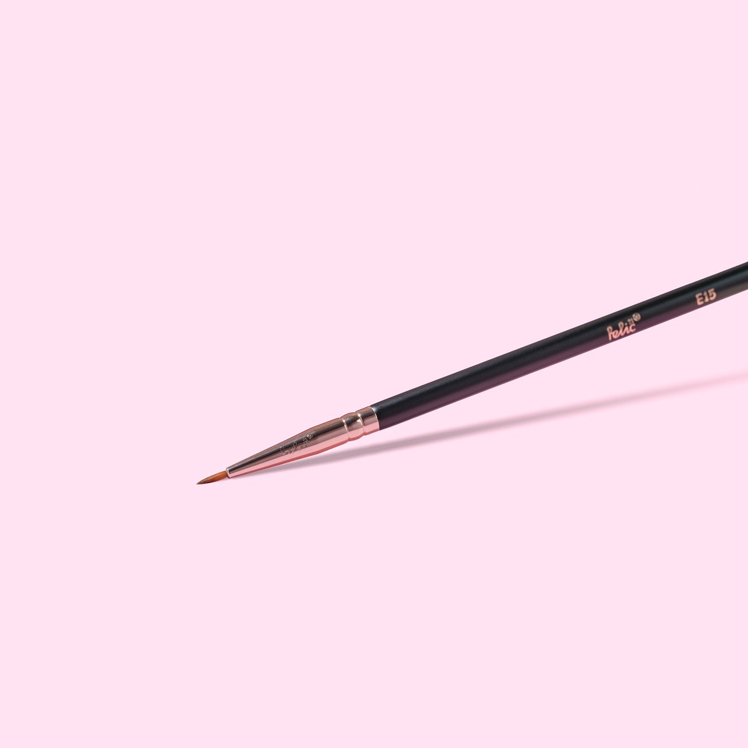 E15 Fine Eyeliner Brush