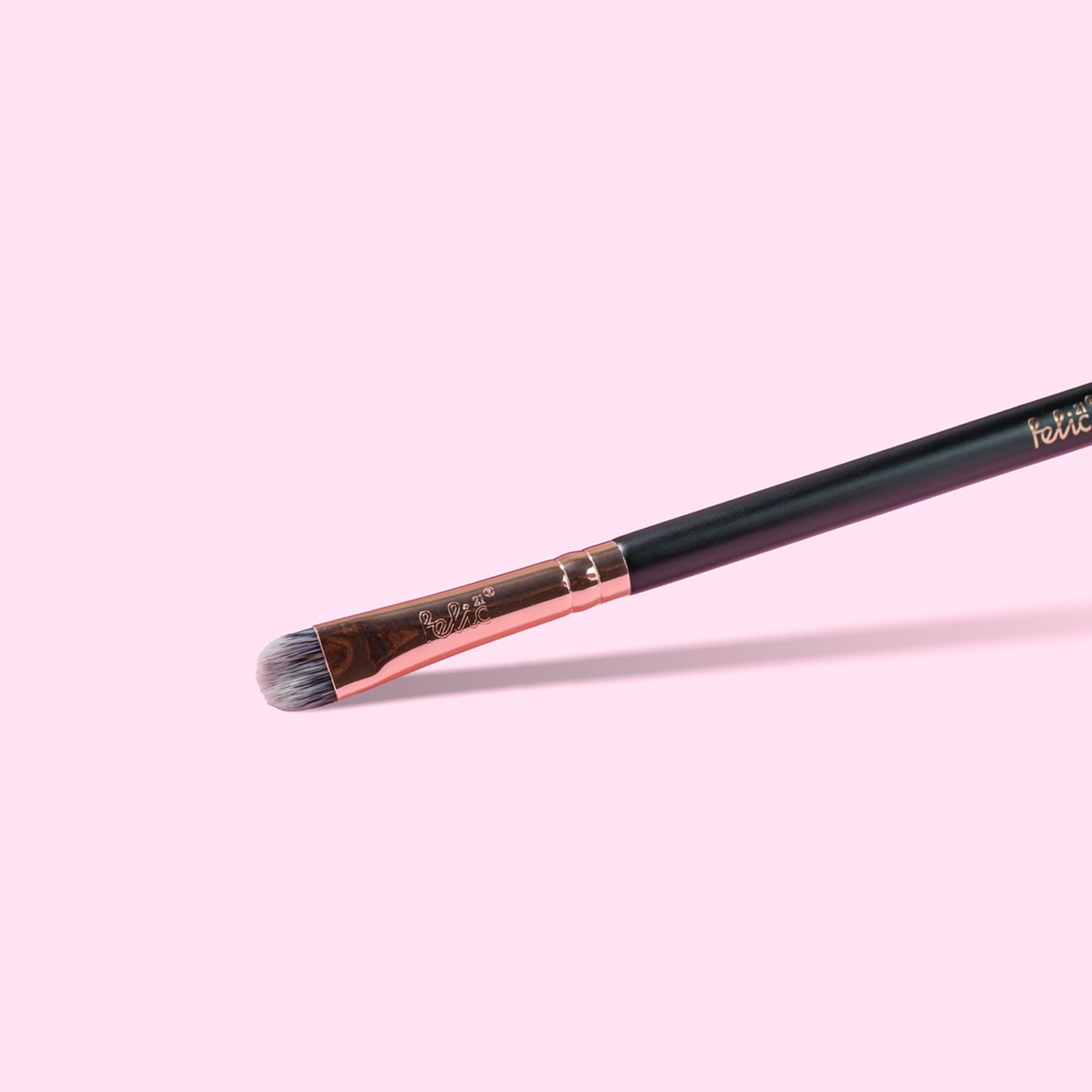 E17 Cut Crease Brush