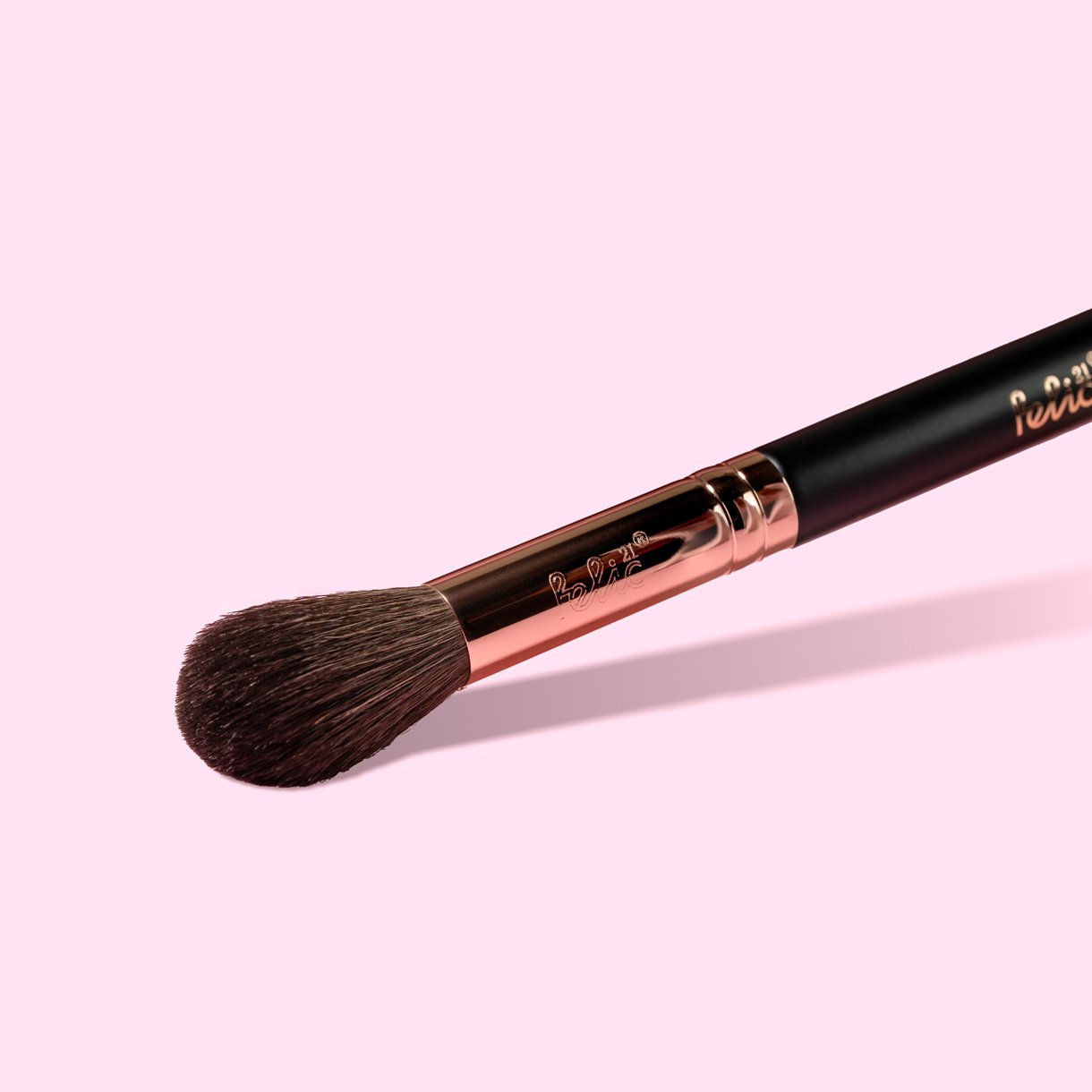 F16 Blusher Brush