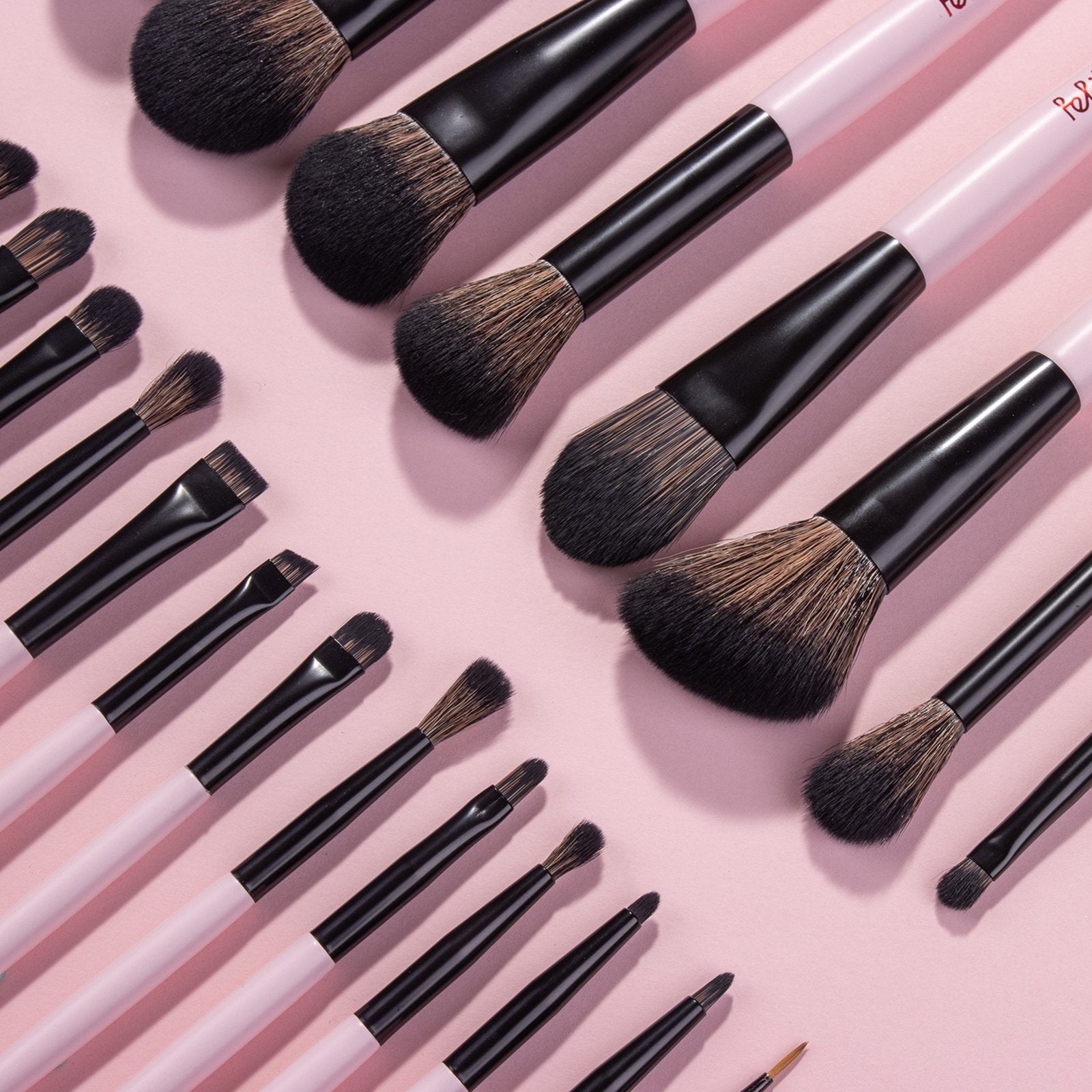 ESSENTIALLY YOU ON THE GO BRUSH SET (SET OF 25).