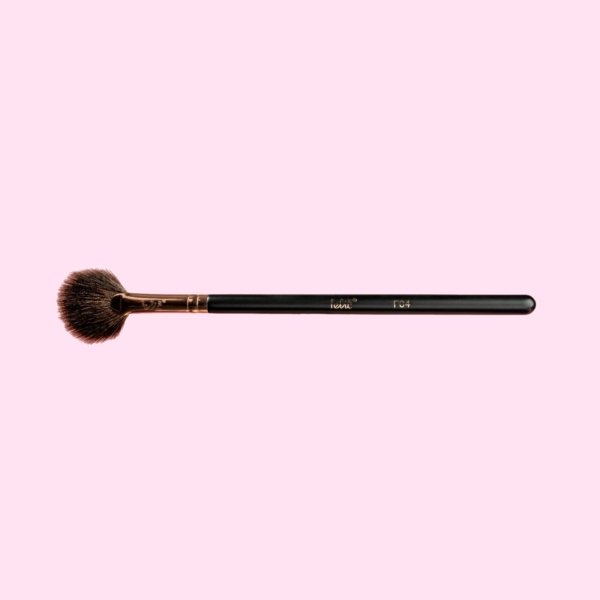 F04 Fan Highlighter Brush