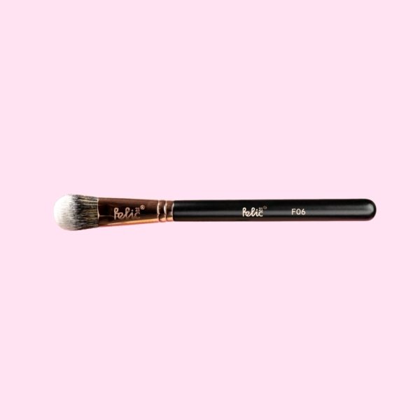 F06 Foundation Brush