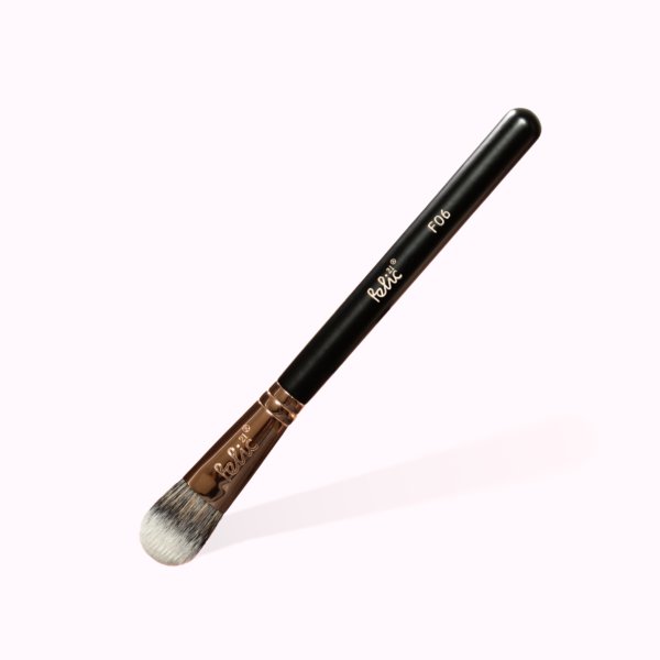 F06 Foundation Brush